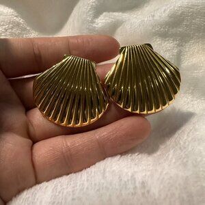 Polished Seashell Stud Earrings